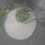 Ajout de la crème liquide dans le mélange pistache